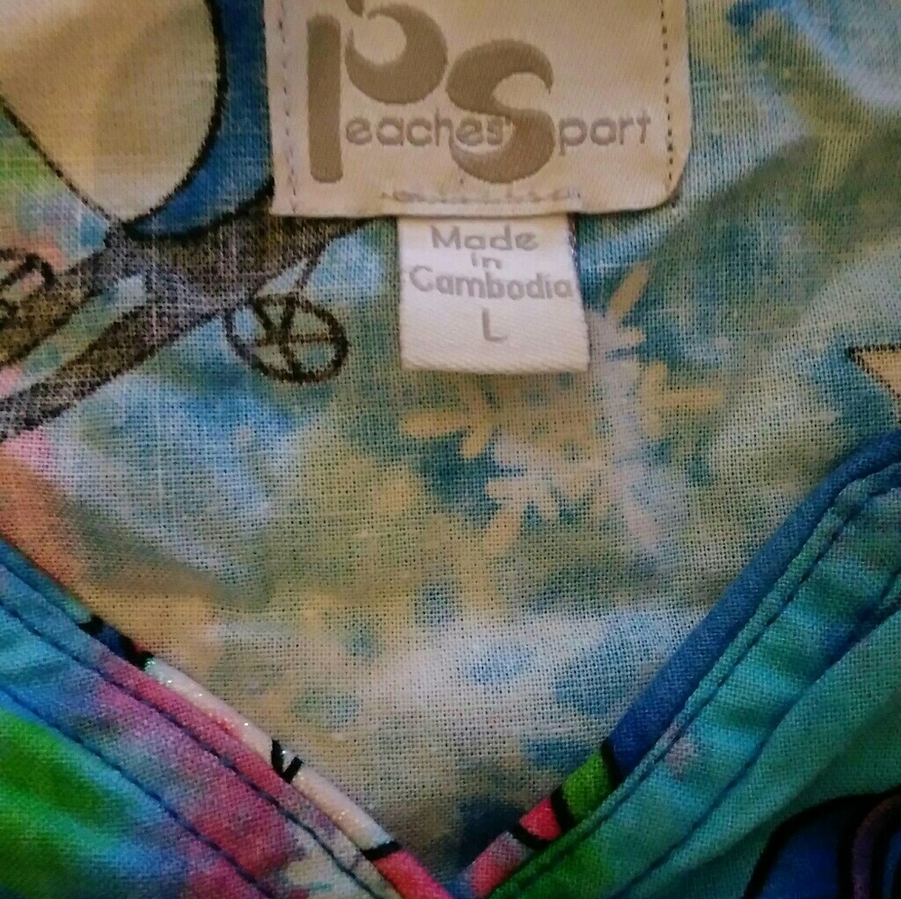 SCRUB TOP